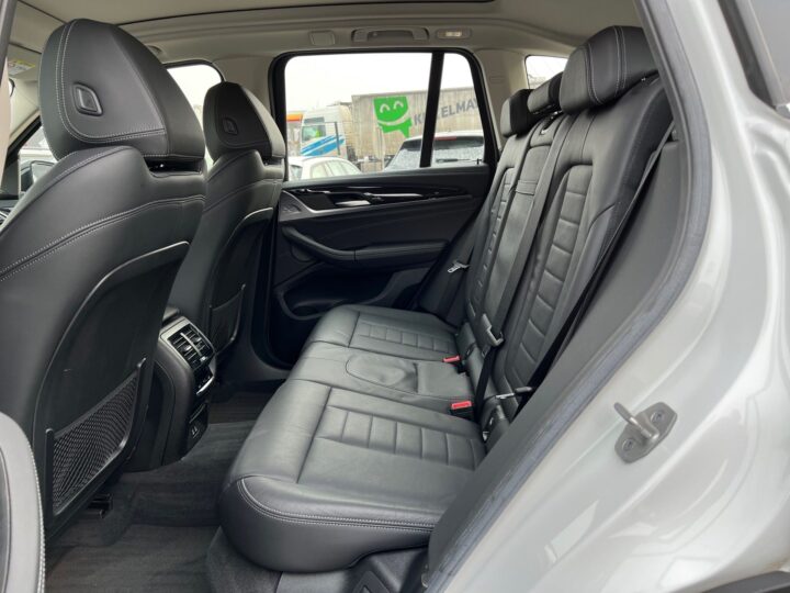 Abbildung Fahrzeugdetailansicht BMW iX3 - Nr. 13