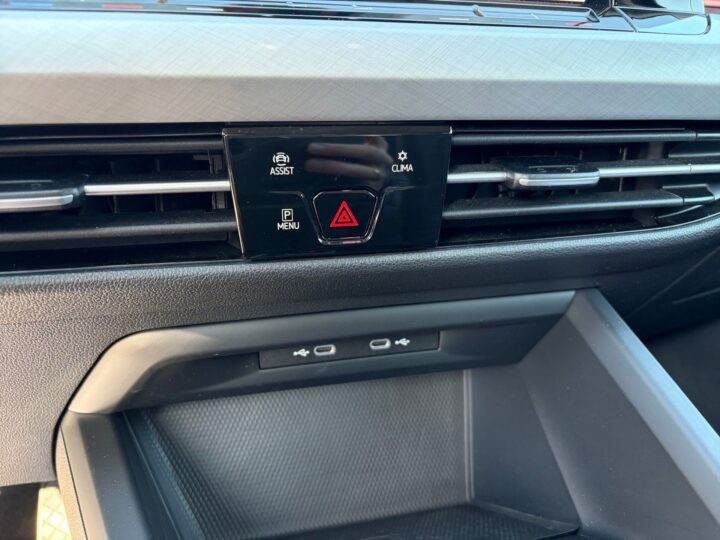 Abbildung Fahrzeugdetailansicht Volkswagen Golf Variant - Nr. 24