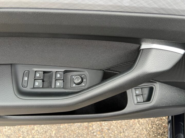 Abbildung Fahrzeugdetailansicht Volkswagen Passat Variant - Nr. 32