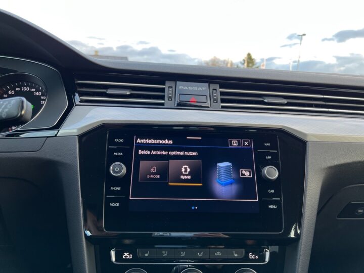 Abbildung Fahrzeugdetailansicht Volkswagen Passat Variant - Nr. 25