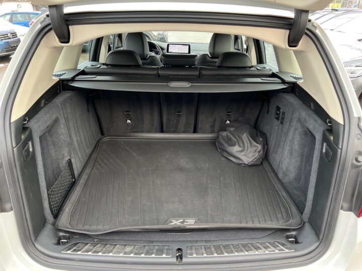 Abbildung Fahrzeugdetailansicht BMW iX3 - Nr. 14