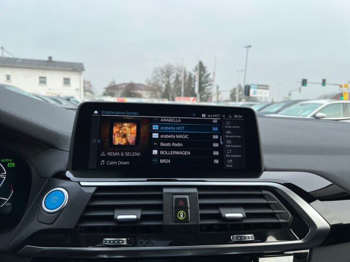 Abbildung Fahrzeugdetailansicht BMW iX3 - Nr. 19