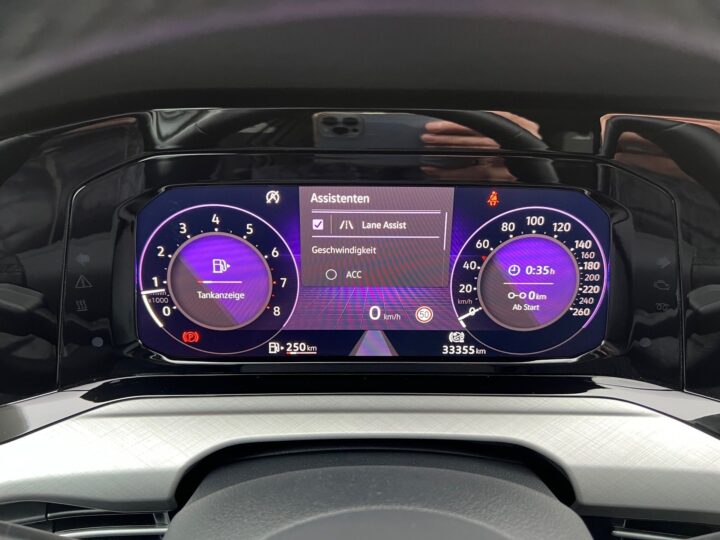 Abbildung Fahrzeugdetailansicht Volkswagen Golf Variant - Nr. 17