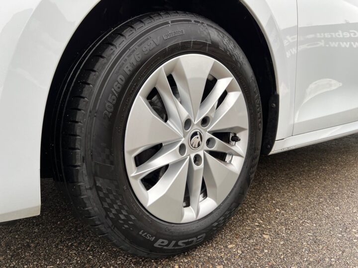 Abbildung Fahrzeugdetailansicht Skoda Octavia - Nr. 36