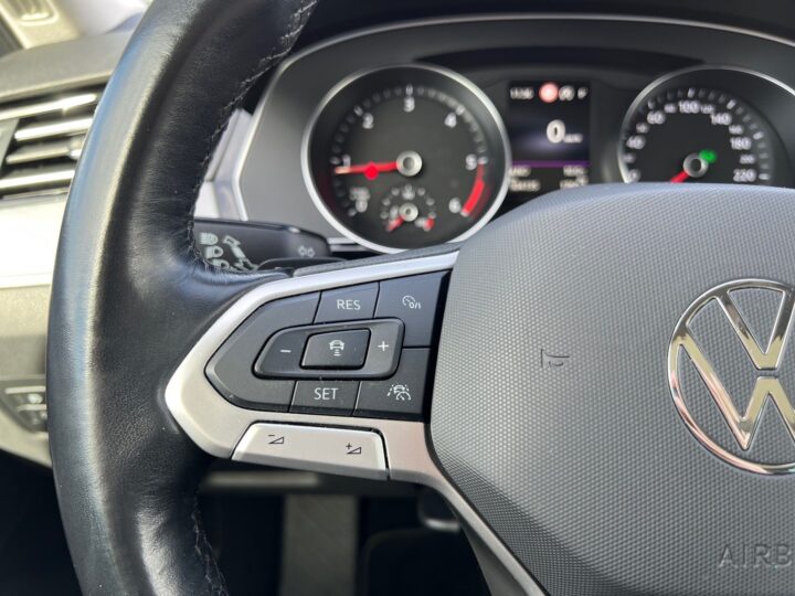 Abbildung Fahrzeugdetailansicht Volkswagen Passat Variant - Nr. 40