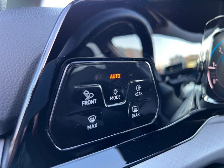 Abbildung Fahrzeugdetailansicht Volkswagen Golf Variant - Nr. 40