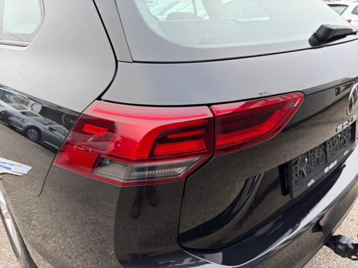 Abbildung Fahrzeugdetailansicht Volkswagen Golf Variant - Nr. 33