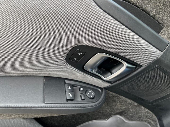 Abbildung Fahrzeugdetailansicht BMW i3 - Nr. 30