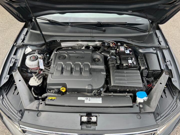 Abbildung Fahrzeugdetailansicht Volkswagen Passat Variant - Nr. 35