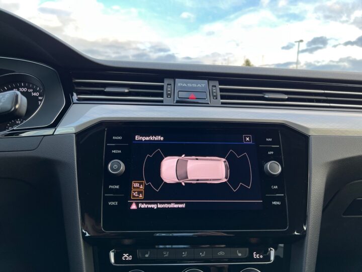 Abbildung Fahrzeugdetailansicht Volkswagen Passat Variant - Nr. 27