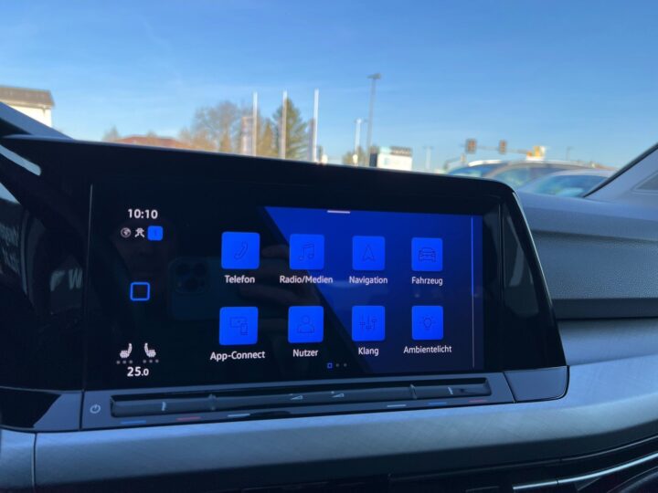 Abbildung Fahrzeugdetailansicht Volkswagen Golf Variant - Nr. 18