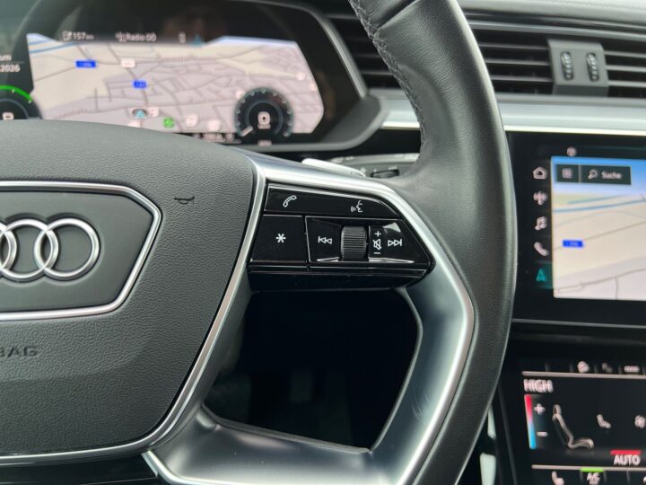 Abbildung Fahrzeugdetailansicht Audi e-tron - Nr. 39