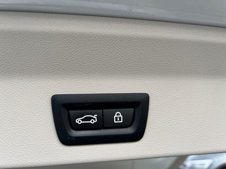 Abbildung Fahrzeugdetailansicht BMW iX3 - Nr. 46