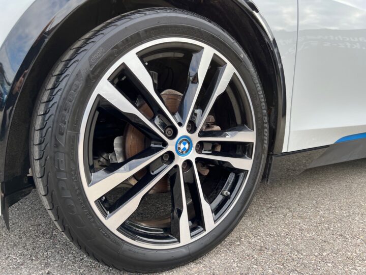 Abbildung Fahrzeugdetailansicht BMW i3 - Nr. 33