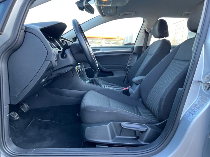 Abbildung Fahrzeugdetailansicht Volkswagen Golf Variant - Nr. 12