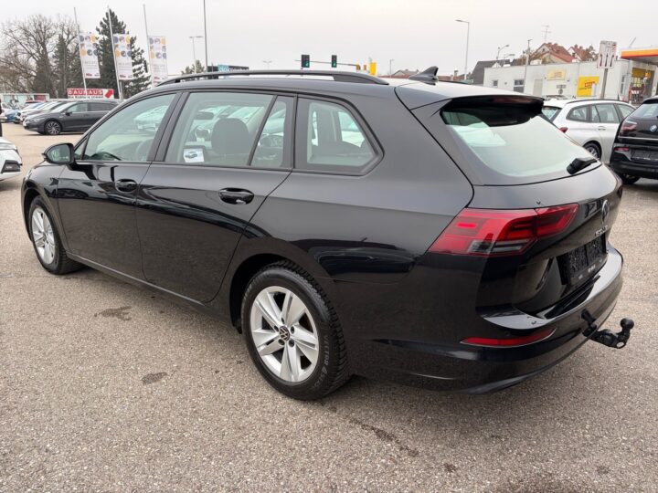 Abbildung Fahrzeugdetailansicht Volkswagen Golf Variant - Nr. 4