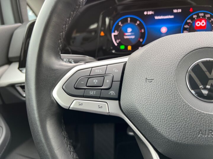 Abbildung Fahrzeugdetailansicht Volkswagen Golf Variant - Nr. 38