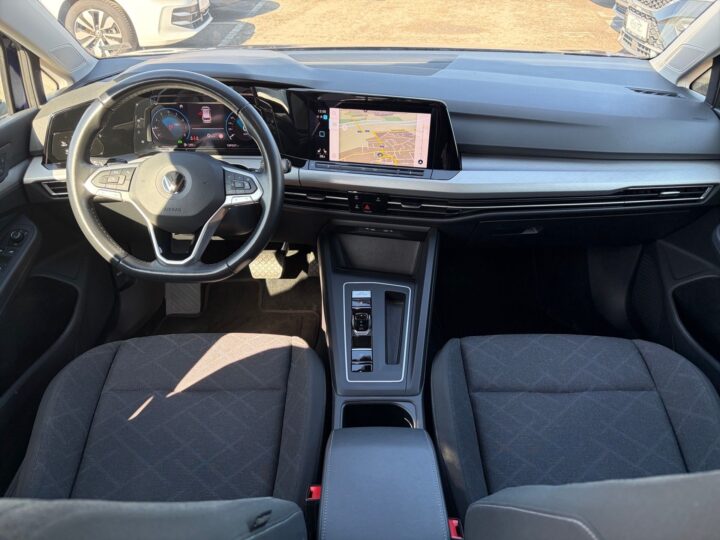 Abbildung Fahrzeugdetailansicht Volkswagen Golf Variant - Nr. 9