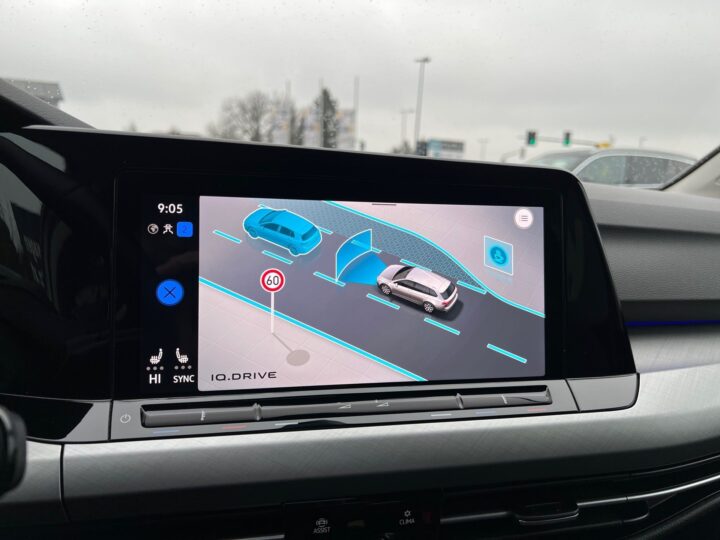 Abbildung Fahrzeugdetailansicht Volkswagen Golf Variant - Nr. 23