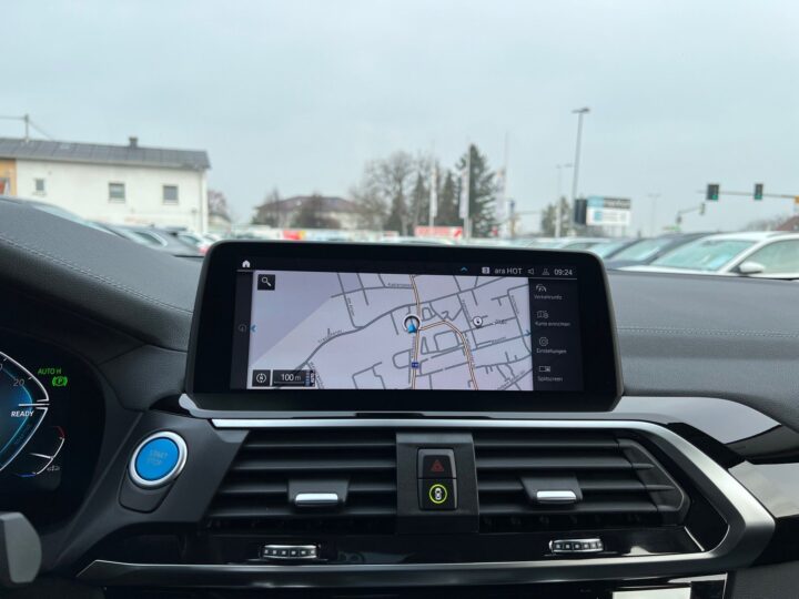 Abbildung Fahrzeugdetailansicht BMW iX3 - Nr. 21