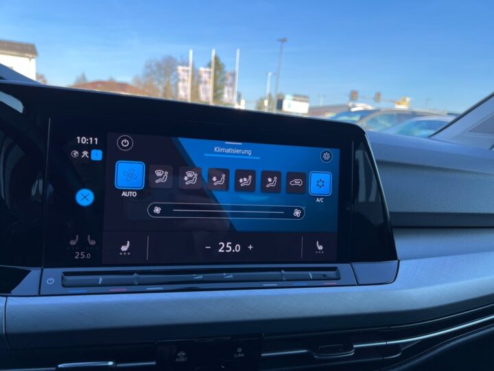 Abbildung Fahrzeugdetailansicht Volkswagen Golf Variant - Nr. 24