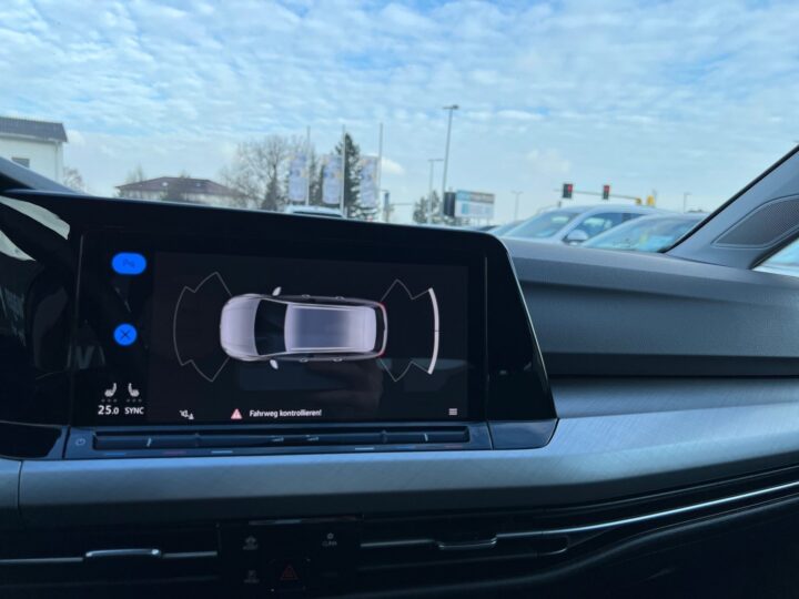 Abbildung Fahrzeugdetailansicht Volkswagen Golf Variant - Nr. 26