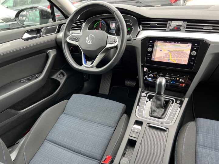 Abbildung Fahrzeugdetailansicht Volkswagen Passat Variant - Nr. 11