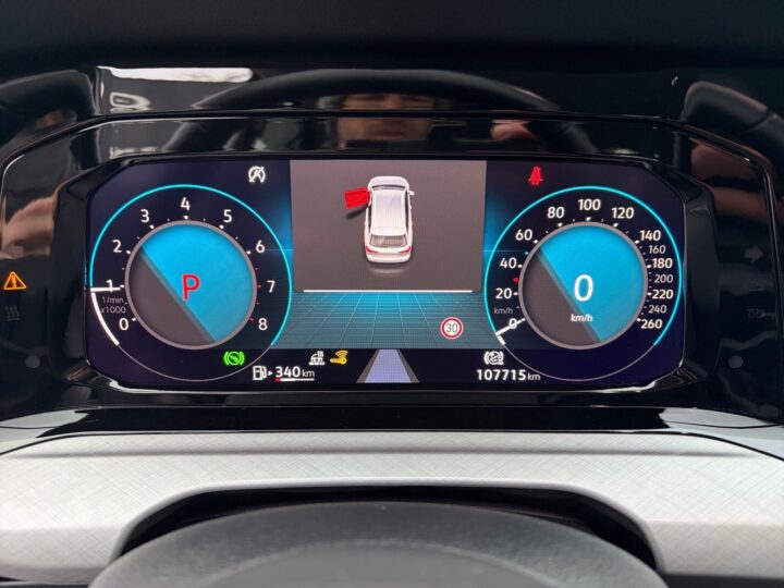 Abbildung Fahrzeugdetailansicht Volkswagen Golf Variant - Nr. 16