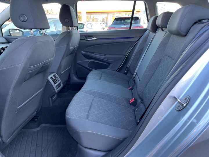 Abbildung Fahrzeugdetailansicht Volkswagen Golf Variant - Nr. 13