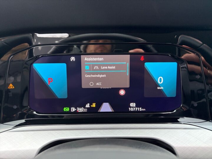 Abbildung Fahrzeugdetailansicht Volkswagen Golf Variant - Nr. 17