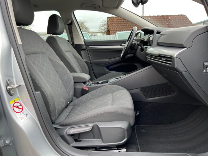 Abbildung Fahrzeugdetailansicht Volkswagen Golf Variant - Nr. 32