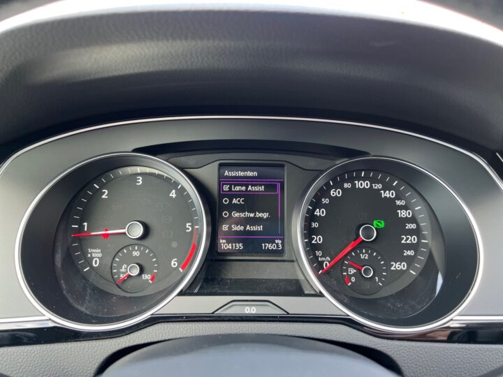 Abbildung Fahrzeugdetailansicht Volkswagen Passat Variant - Nr. 17