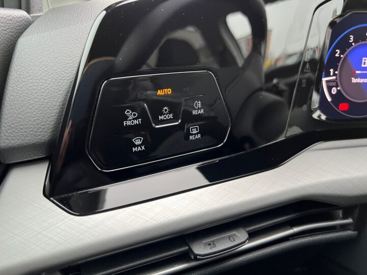 Abbildung Fahrzeugdetailansicht Volkswagen Golf Variant - Nr. 41