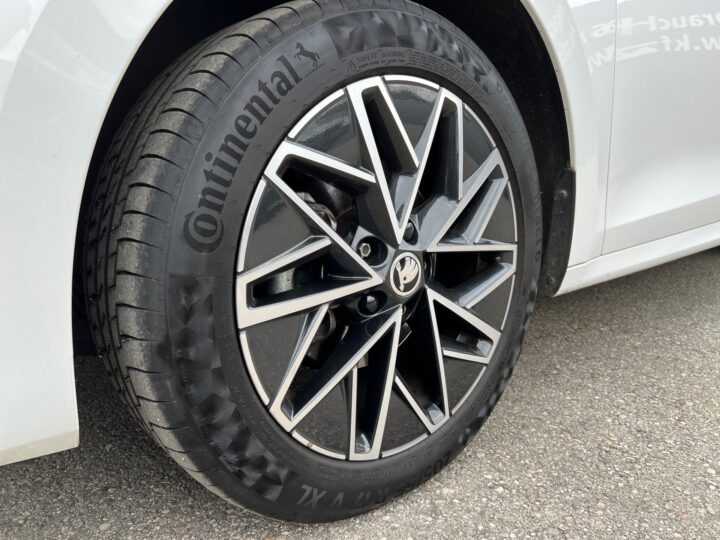 Abbildung Fahrzeugdetailansicht Skoda Octavia - Nr. 35