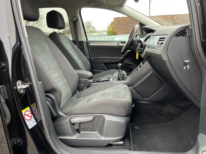 Abbildung Fahrzeugdetailansicht Volkswagen Touran - Nr. 32