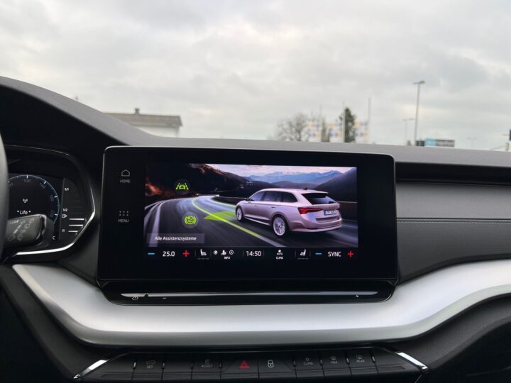 Abbildung Fahrzeugdetailansicht Skoda Octavia - Nr. 24