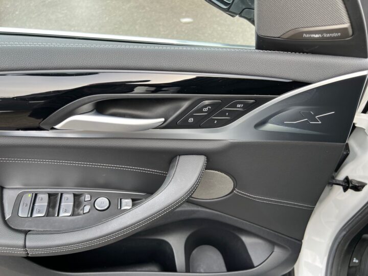 Abbildung Fahrzeugdetailansicht BMW iX3 - Nr. 32