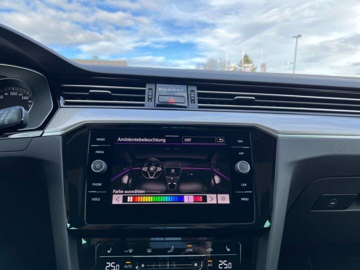 Abbildung Fahrzeugdetailansicht Volkswagen Passat Variant - Nr. 25