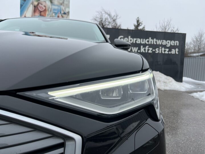 Abbildung Fahrzeugdetailansicht Audi e-tron - Nr. 35