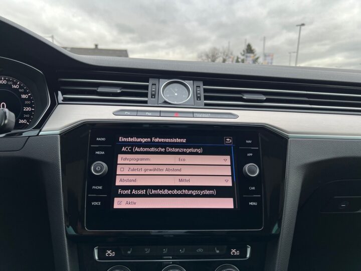 Abbildung Fahrzeugdetailansicht Volkswagen Passat Variant - Nr. 25