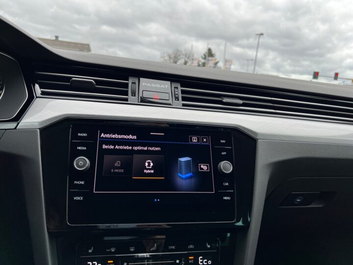 Abbildung Fahrzeugdetailansicht Volkswagen Passat Variant - Nr. 24