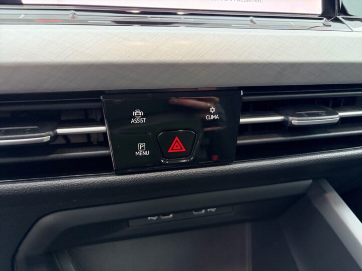 Abbildung Fahrzeugdetailansicht Volkswagen Golf Variant - Nr. 25