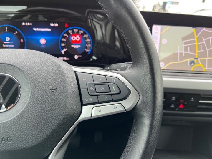 Abbildung Fahrzeugdetailansicht Volkswagen Golf Variant - Nr. 37