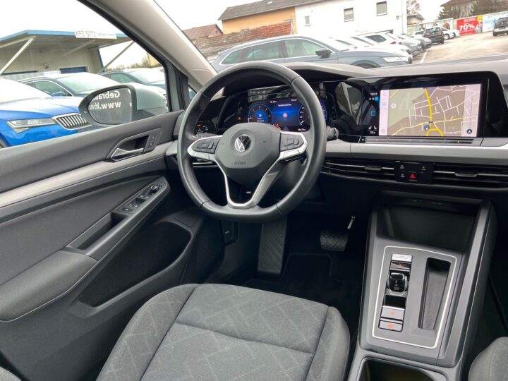 Abbildung Fahrzeugdetailansicht Volkswagen Golf Variant - Nr. 11