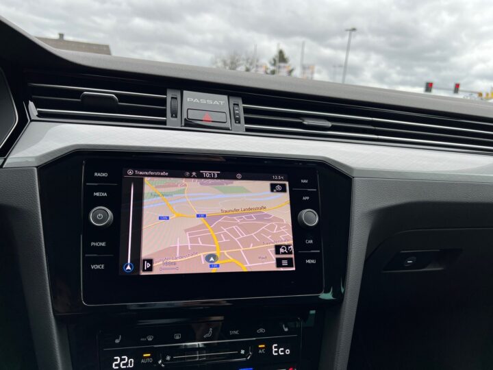 Abbildung Fahrzeugdetailansicht Volkswagen Passat Variant - Nr. 25