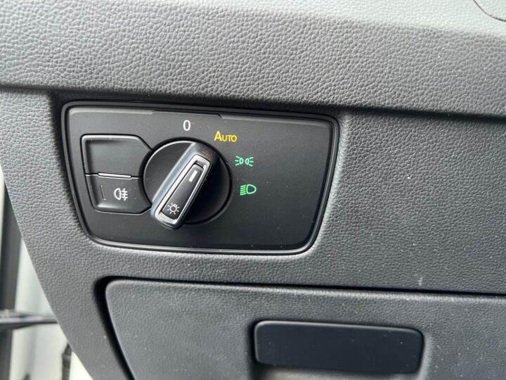 Abbildung Fahrzeugdetailansicht Volkswagen Passat Variant - Nr. 45