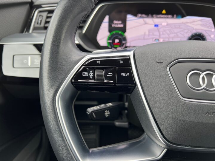 Abbildung Fahrzeugdetailansicht Audi e-tron - Nr. 39