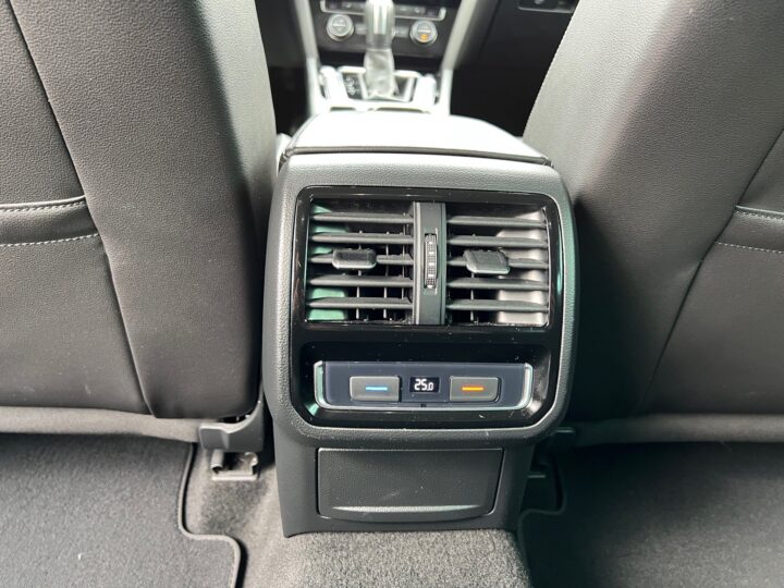 Abbildung Fahrzeugdetailansicht Volkswagen Passat Variant - Nr. 32