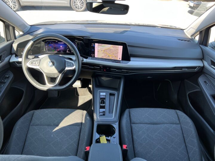 Abbildung Fahrzeugdetailansicht Volkswagen Golf Variant - Nr. 8