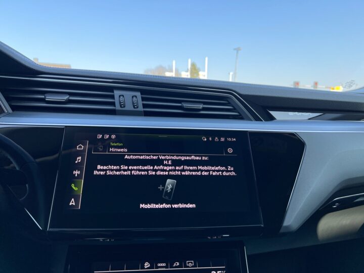 Abbildung Fahrzeugdetailansicht Audi e-tron - Nr. 21